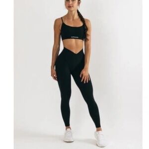 Alphalete surface power Leggings like new in black, size S